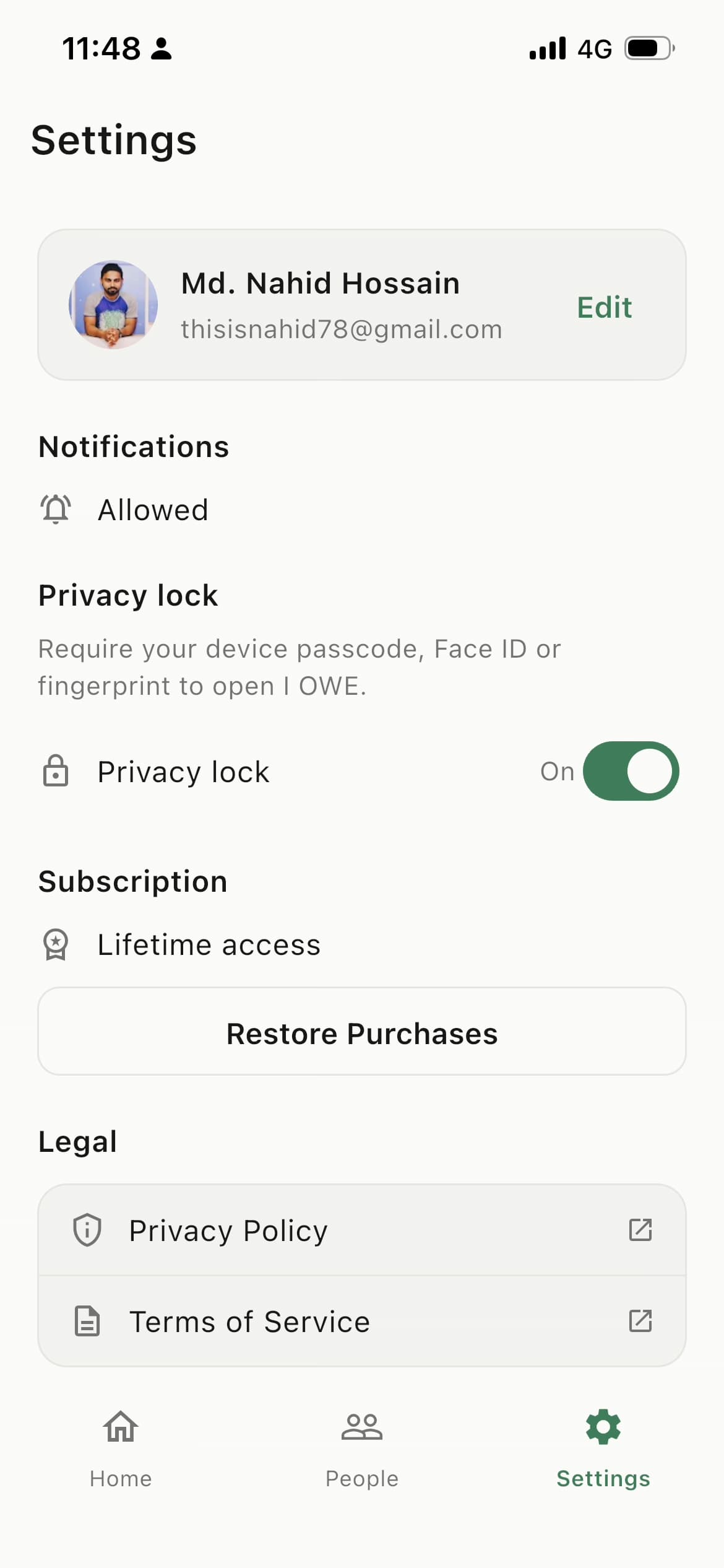 I OWE Settings screen with notifications, privacy lock, subscription and legal links